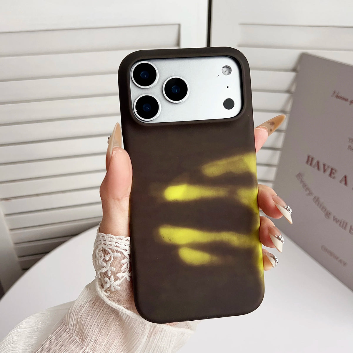 Color Changing iPhone Case – Thermal Sensing Heat Reactive Cover