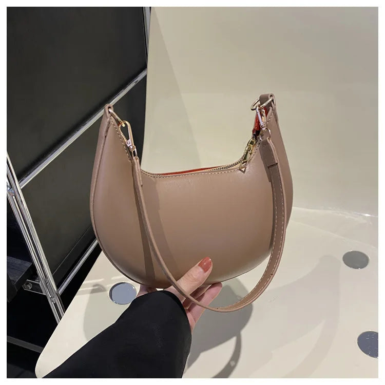 New Fashionable High-end Moon-shaped Baseball Bag