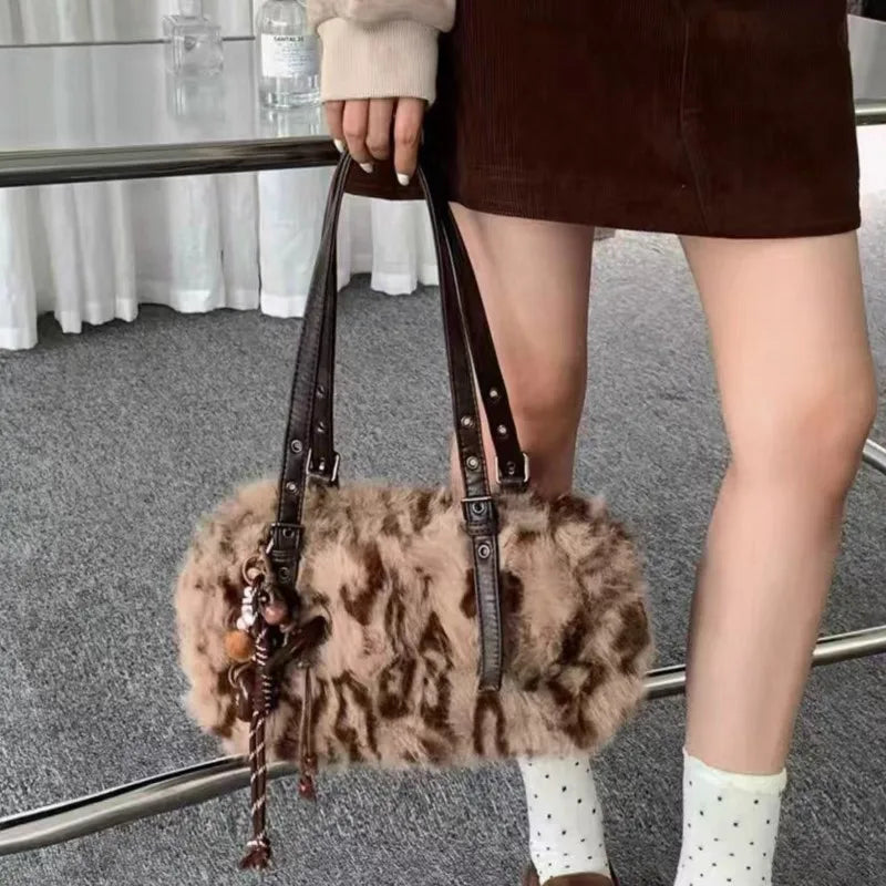 Hot Girl Leopard Plush Underarm Bag