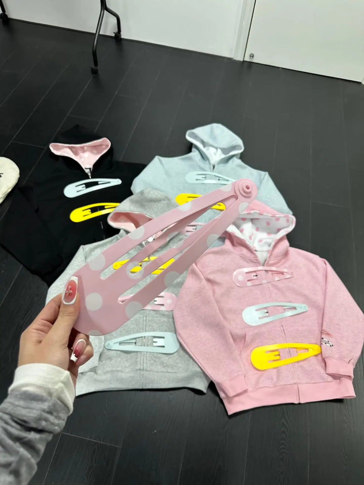 Oversized Zip-Up Hoodie Jacket for Women – Clip Detail Sweatshirt
