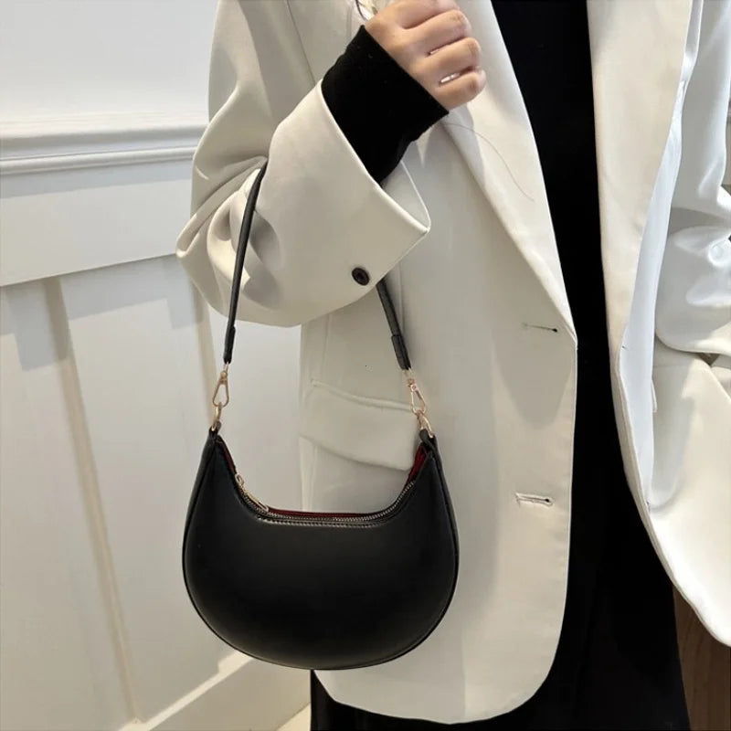New Fashionable High-end Moon-shaped Baseball Bag