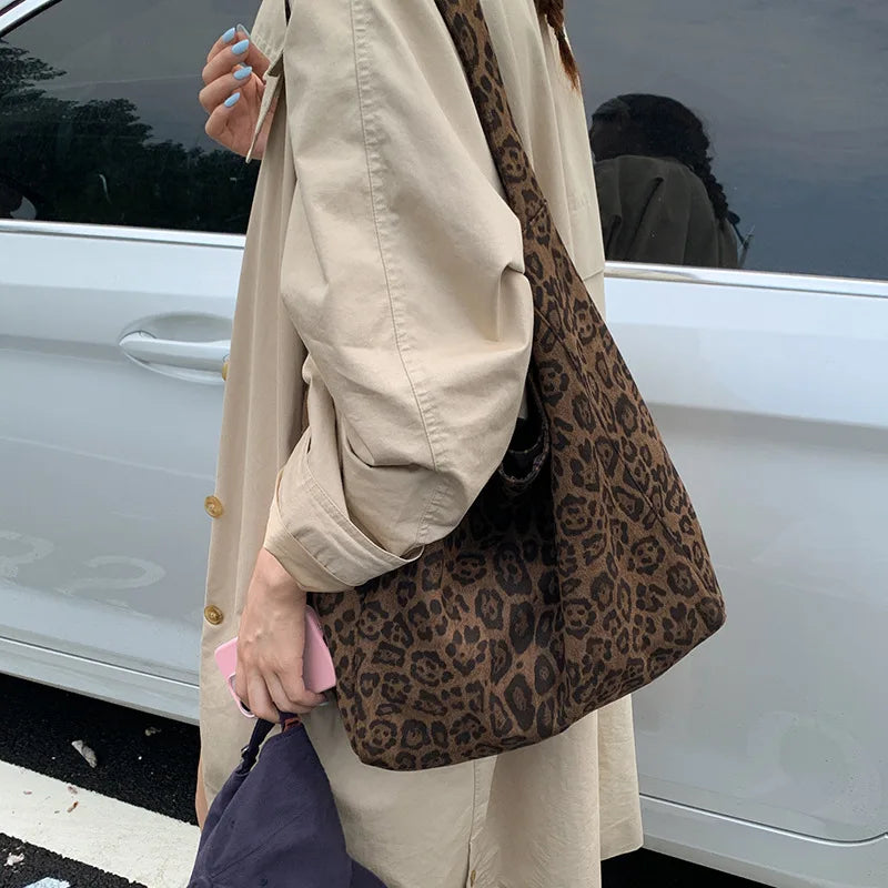Trendy Casual Soft Textile Women's Shoulder Bag