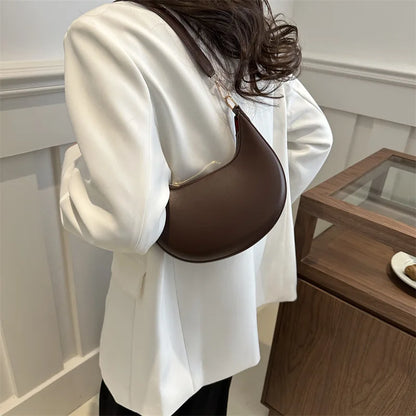 New Fashionable High-end Moon-shaped Baseball Bag