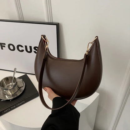 New Fashionable High-end Moon-shaped Baseball Bag