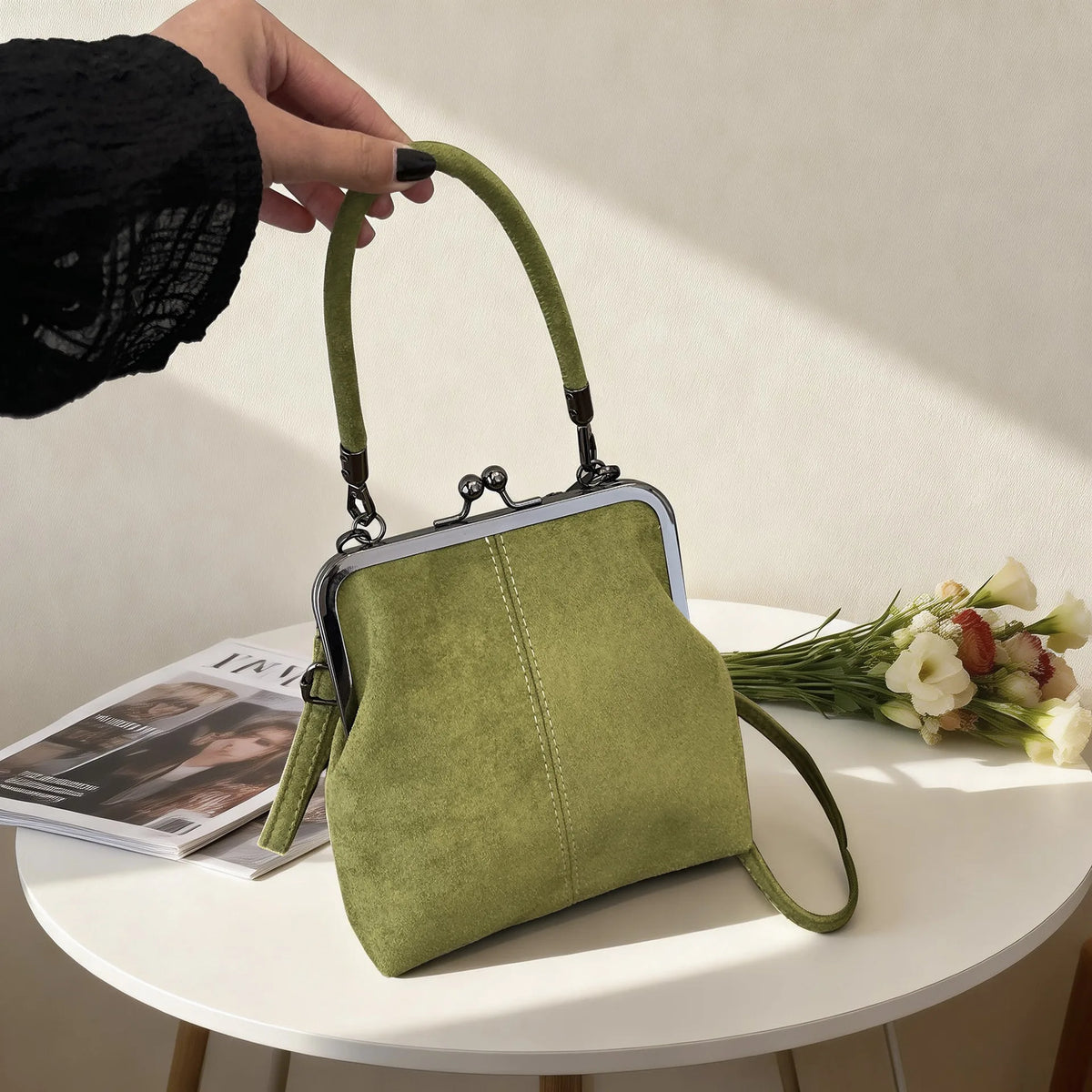 Large Capacity Retro Frosted Handbag Kiss Lock PU Leather