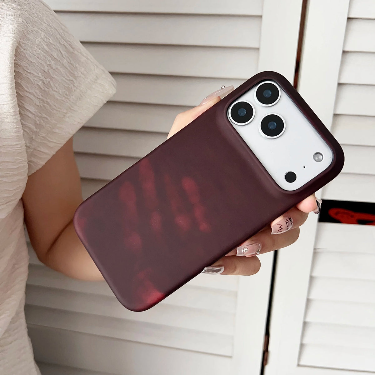 Color Changing iPhone Case – Thermal Sensing Heat Reactive Cover