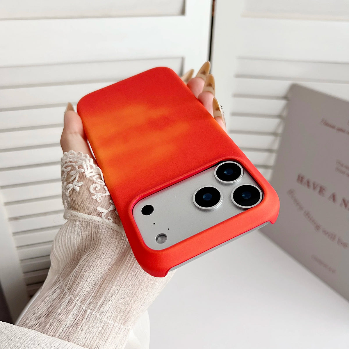 Color Changing iPhone Case – Thermal Sensing Heat Reactive Cover