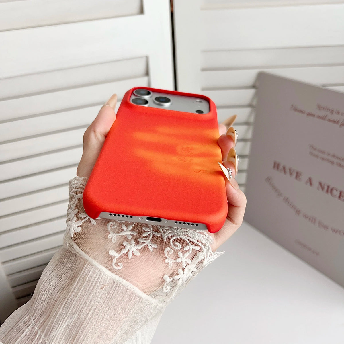 Color Changing iPhone Case – Thermal Sensing Heat Reactive Cover