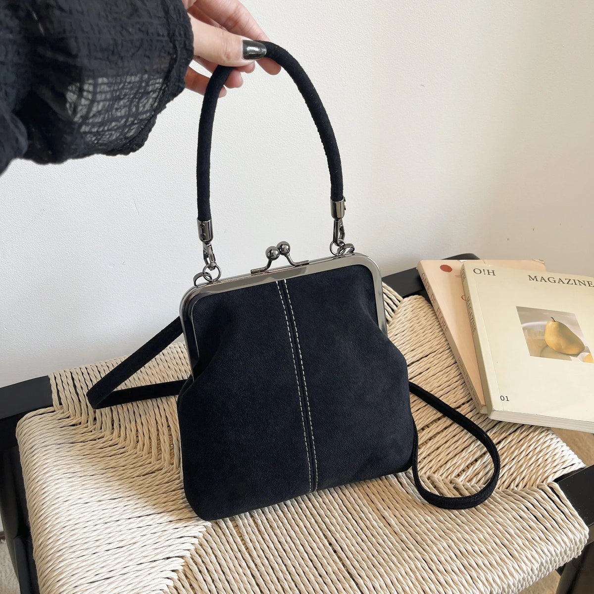 Large Capacity Retro Frosted Handbag Kiss Lock PU Leather