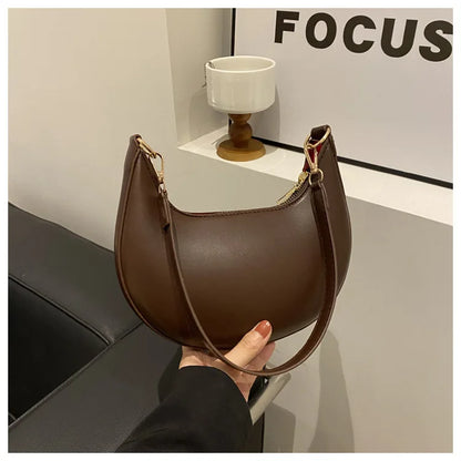 New Fashionable High-end Moon-shaped Baseball Bag