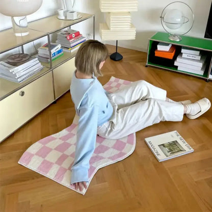 Checkered Wavy Bedroom Rug – Soft Pink Irregular Floor Mat for Girls & Living Room