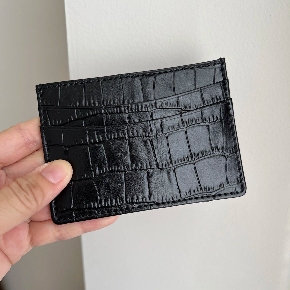 Personalized Leather Card Holder Wallet – Croc-Embossed, Custom Monogram