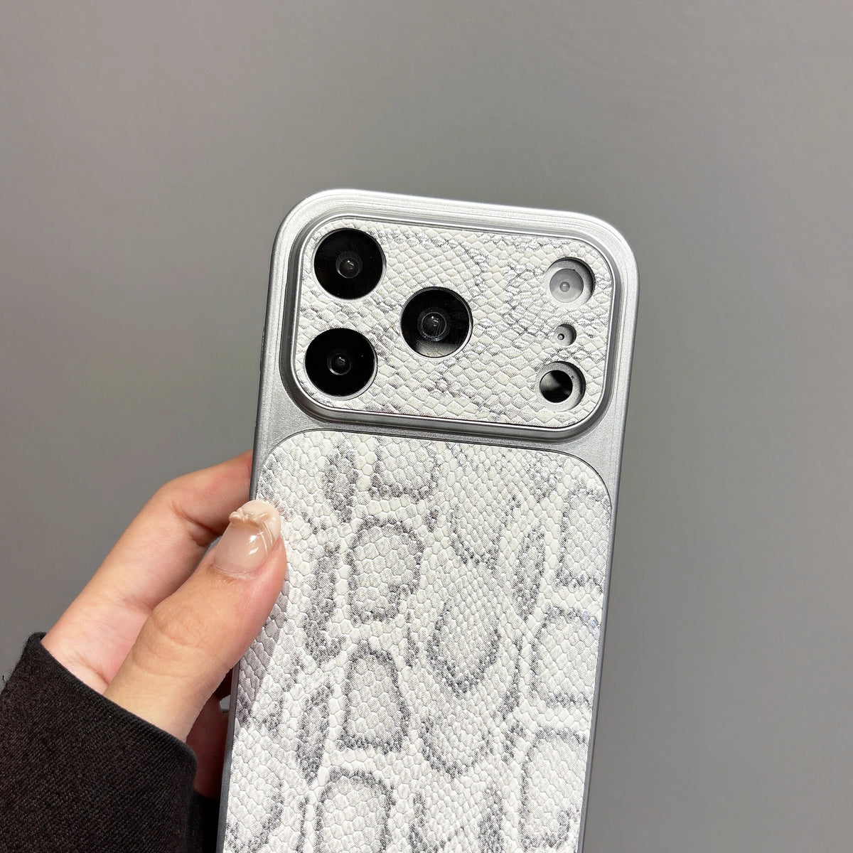 Leather Texture iPhone Case – Glossy Plating Shockproof Cover for iPhone 13–17 Series