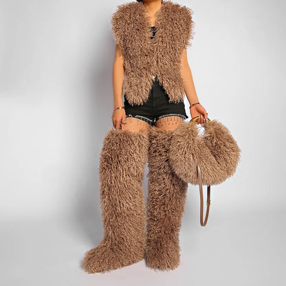Faux Fur Shoulder Bag – Fluffy Round Handbag with Gold Handle