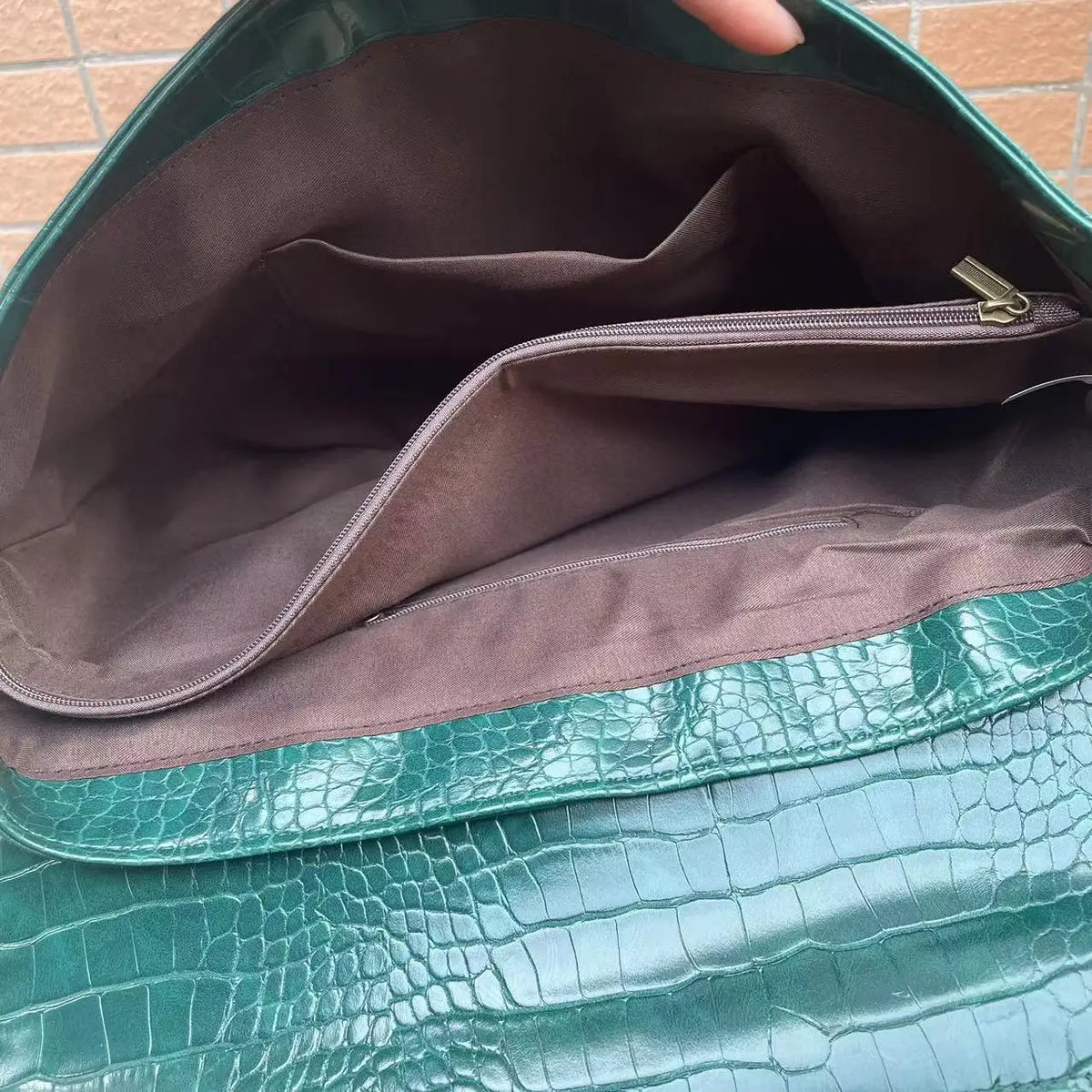 Crocodile Pattern PU Leather Laptop Crossbody Bag