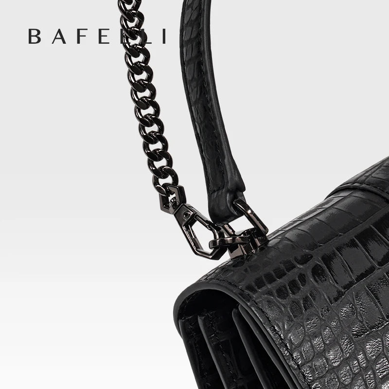 Leather Crossbody Bag – Croc-Embossed Top Handle with Cat Clasp