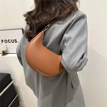 New Fashionable High-end Moon-shaped Baseball Bag