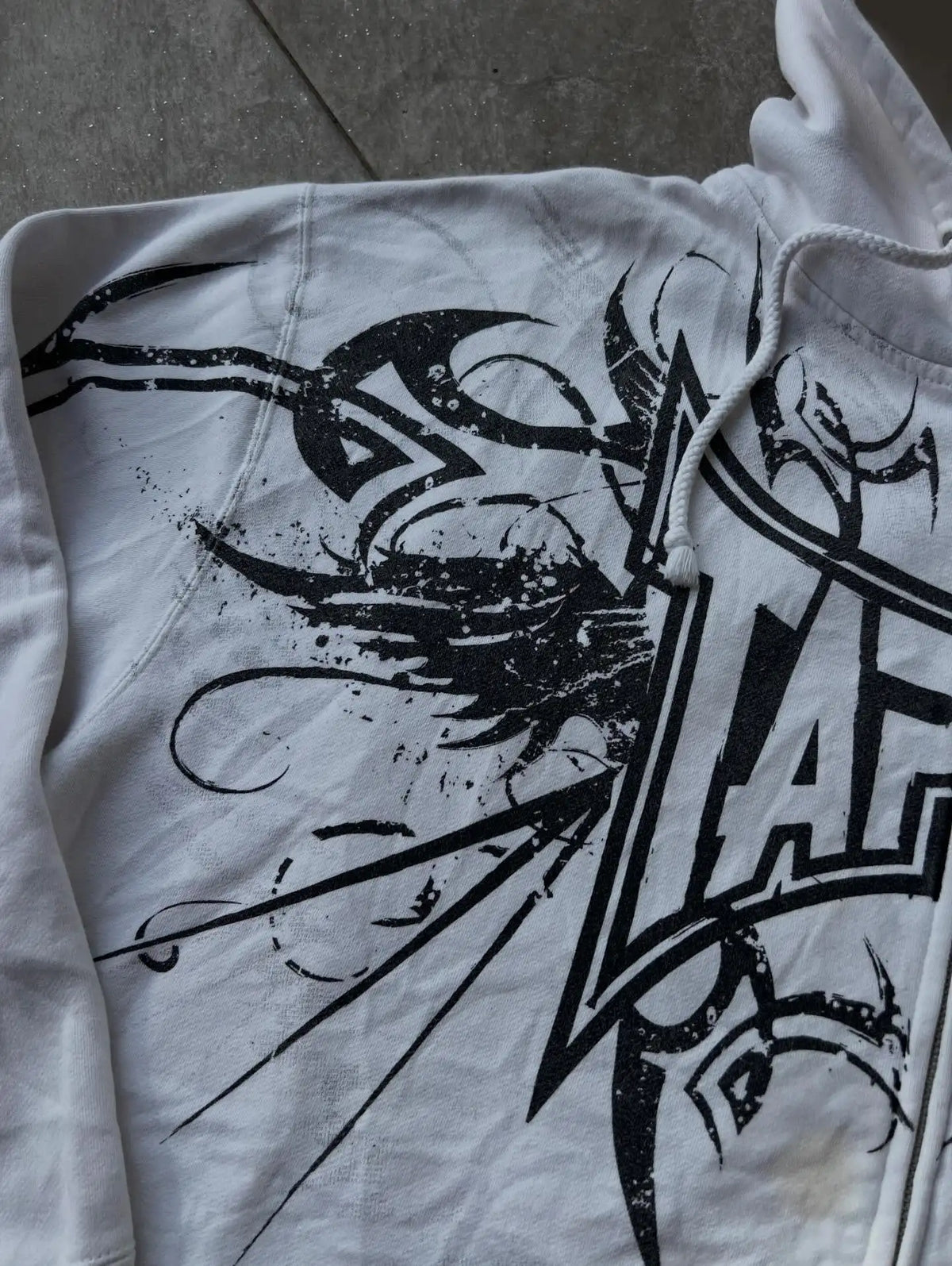 Tapout Graphic Zip-Up Hoodie – Y2K Oversized Streetwear Sweatshirt