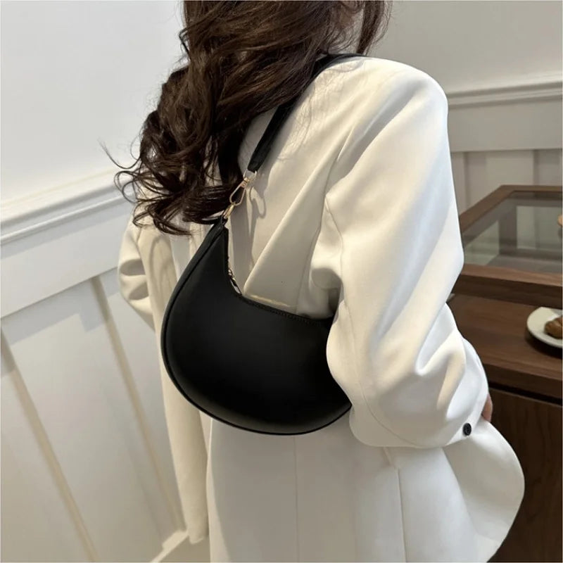 New Fashionable High-end Moon-shaped Baseball Bag