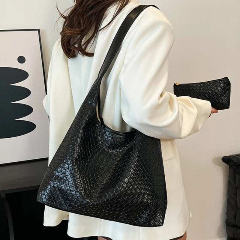 Women's Retro Artificial Leather Woven Pattern Shoulder Bag