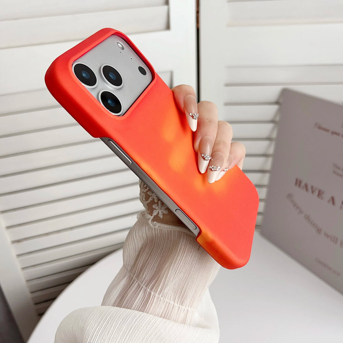 Color Changing iPhone Case – Thermal Sensing Heat Reactive Cover