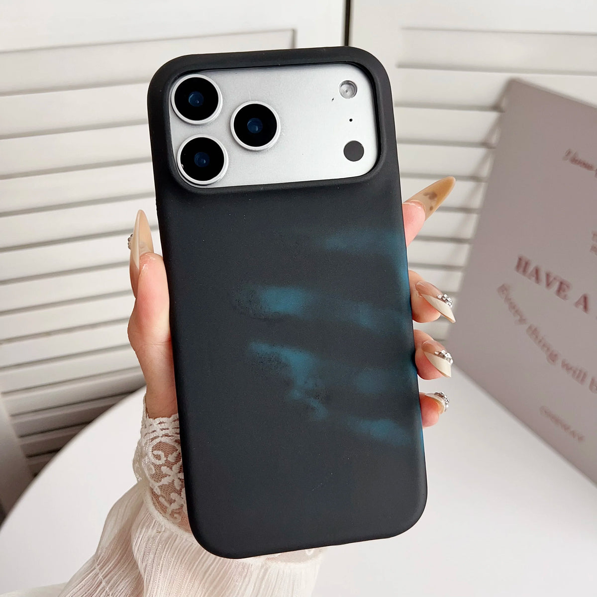 Color Changing iPhone Case – Thermal Sensing Heat Reactive Cover